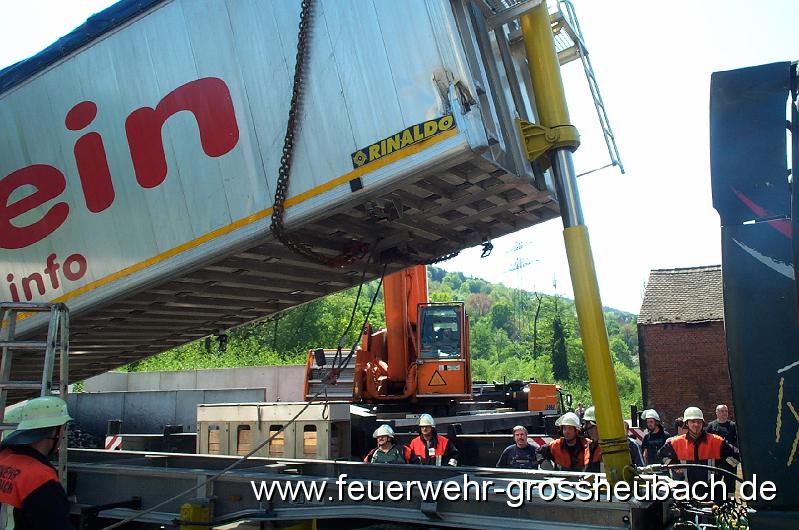 THL Weilbach, Linde Werk IV 175.jpg - Ablassen des Aufliegers